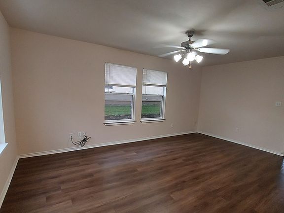 4th image of 1600 Claremont Cir #B