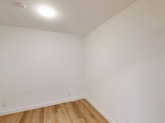 5th image of 806 4th St NE #123