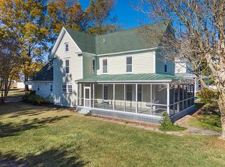 4 Brooklyn Ave, Wachapreague, VA 23480