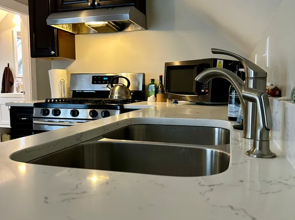 1001 Narragansett Blvd #1, Providence, RI 02905