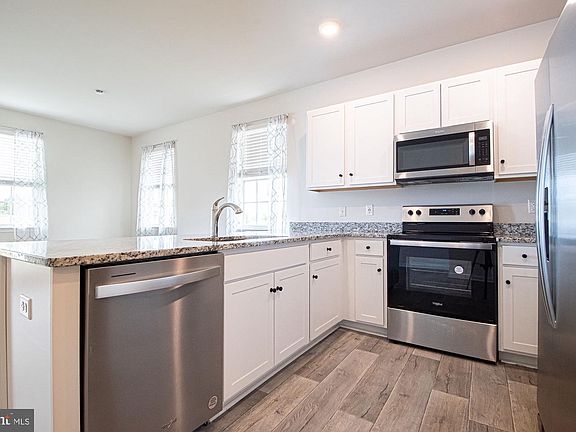 5th image of 136 Baker Dr