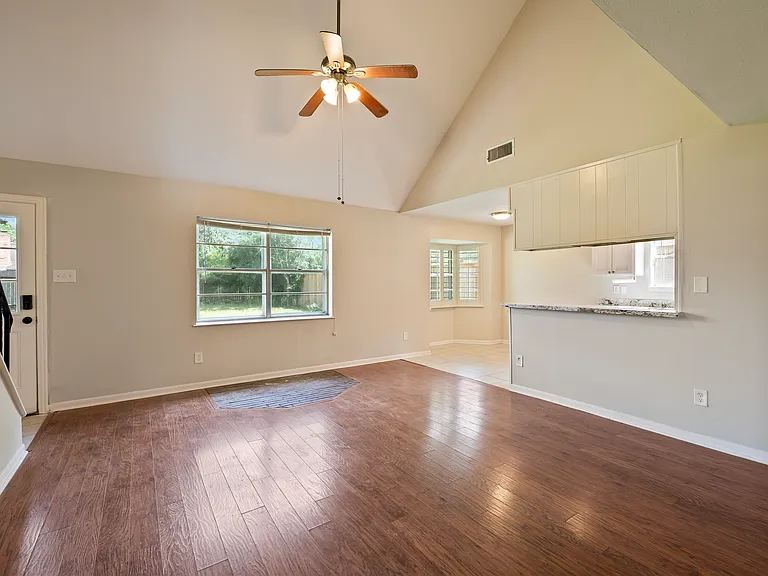 719 Reseda Dr — Photo 8