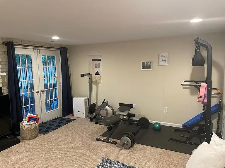6398 Shaundale Dr — Photo 22