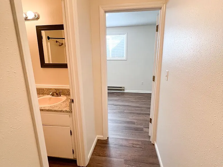 1107-1111 — Photo 24