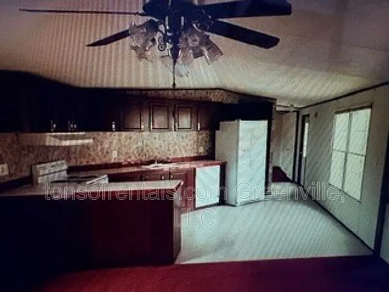 255 Pine Dr — Photo 2