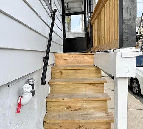 3rd image of 331 W Bertsch St