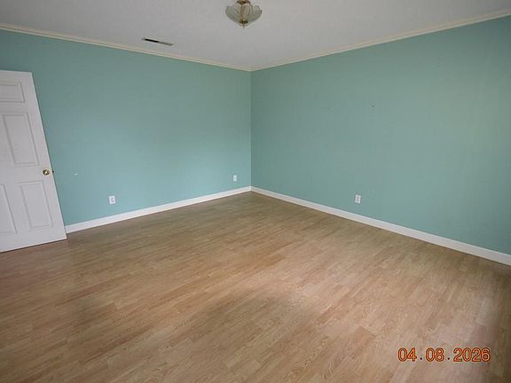 3rd image of 150 Lilac Ln