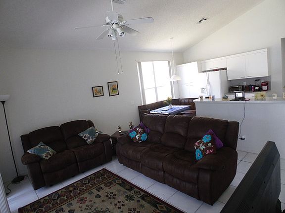 4th image of 6487 NW 80th Dr