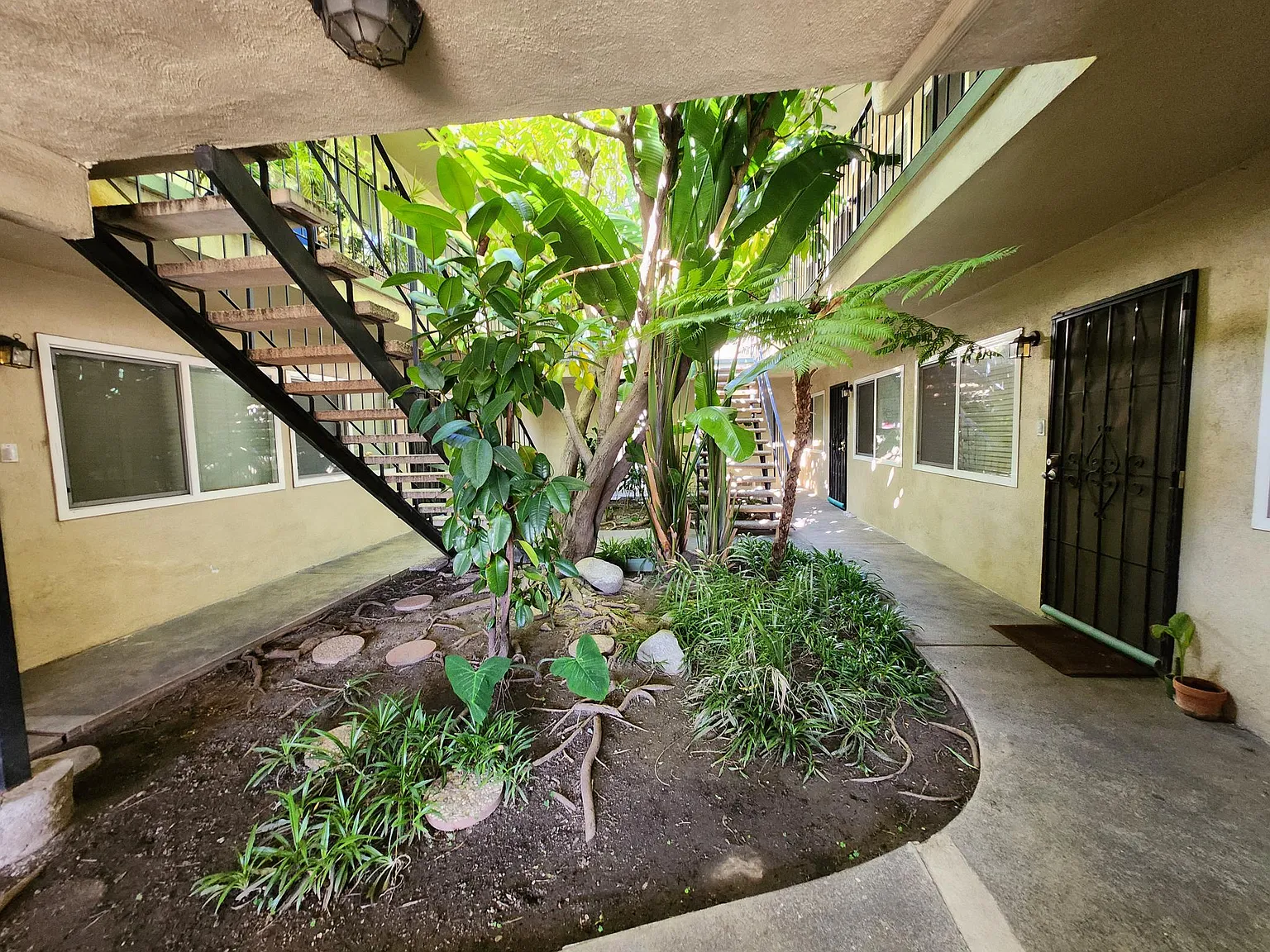 1 bed, 600 sqft, $2,000 — Photo 3