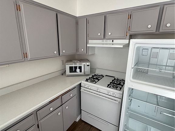 2nd image of 820-26 A