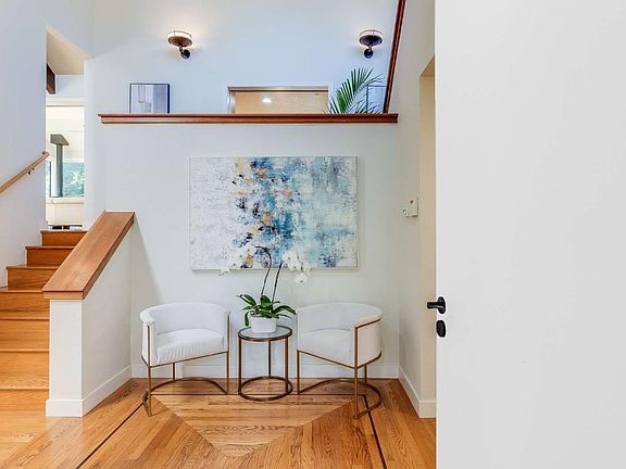 3rd image of 5 Ridge View Dr