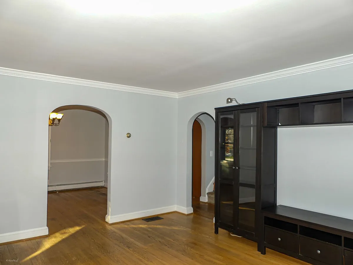 Building Photo - 903 Crestview Dr