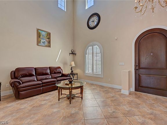 3rd image of 430 Las Alturas Ave