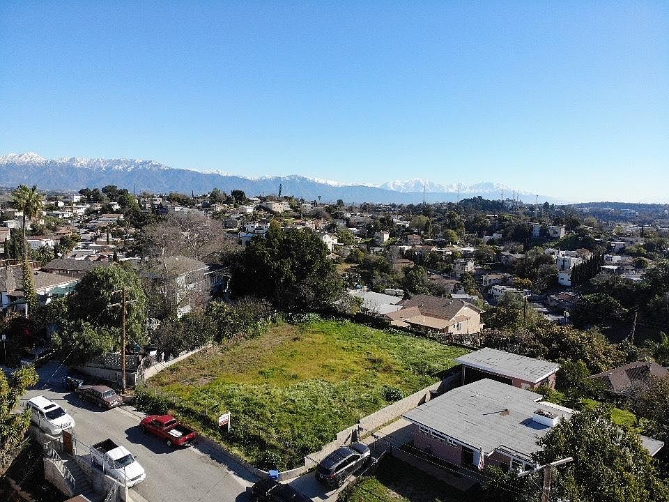 1st image of 1040 De Garmo Dr