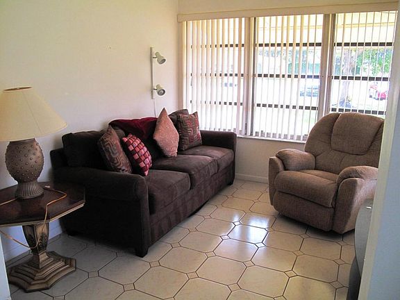 Enclosed Flroida room with AC (2)