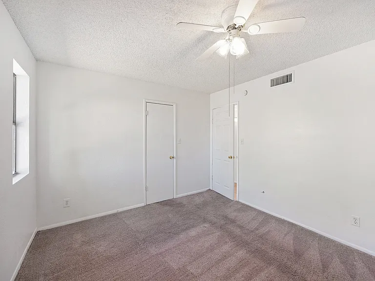 1826 W Behrend Dr — Photo 15