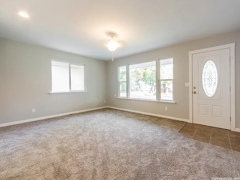 363 E Harrison Ave — Photo 5