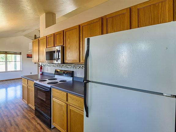 5th image of 824 Inez St