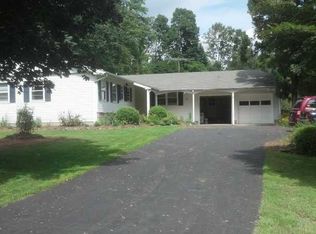 33 Meadow Ln, Flemington, NJ 08822