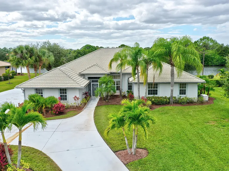 8028 Plantation Lakes Dr — Photo 53