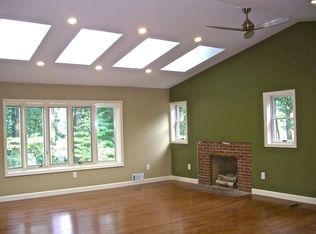 567 N Livingston St, Arlington, VA 22203