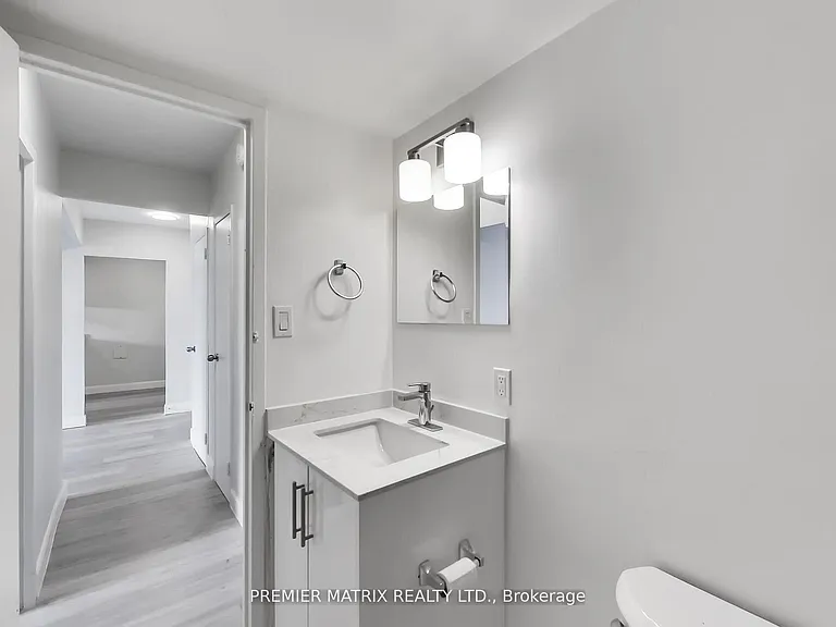 65 Thorncliffe Park Dr #907 — Photo 12