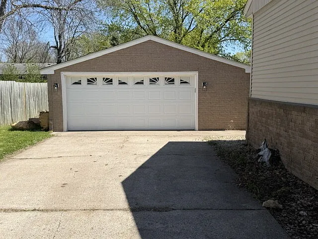 13016 Saratoga Ln N — Photo 22
