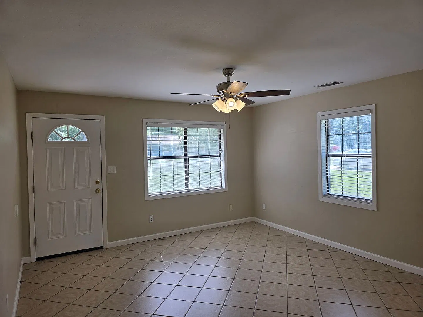 Duplex in Rincon with Lawn Care Included! — Photo 3