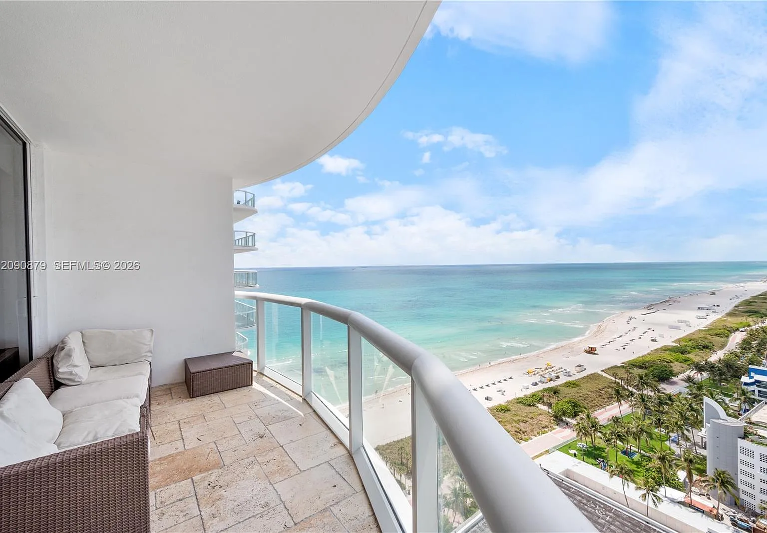 Akoya Condo — Photo 1