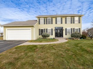 5216 Park Meadow Ln, Canandaigua, NY 14424