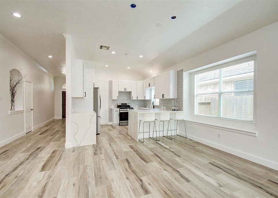 1st image of 24619 Lakecrest Bend Dr