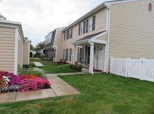 310 Rodenburg Rd, Roselle, IL 60172