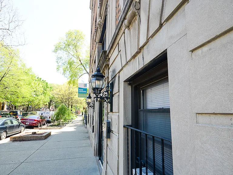 2244 N. Cleveland — Photo 16