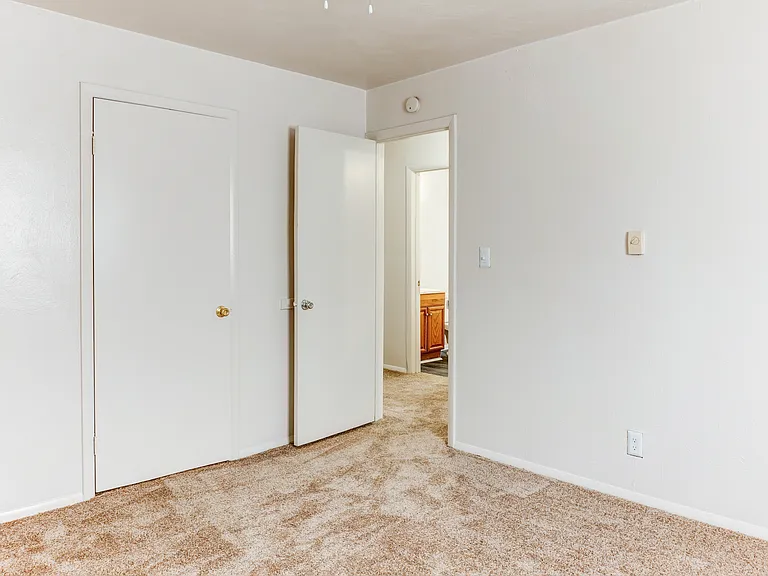 Harbor Square Apartments — Photo 15