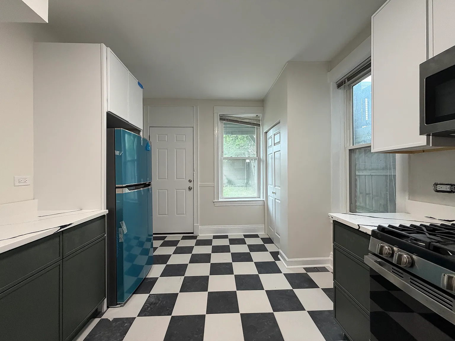 2 bed, 1100 sqft, $2,350 — Photo 3