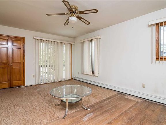 5th image of 924 Fenworth Blvd