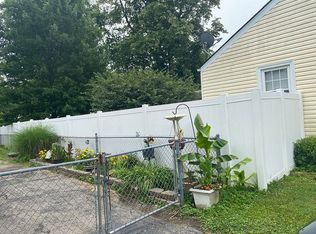 4415 Malcolm Rd, Louisville, KY 40216