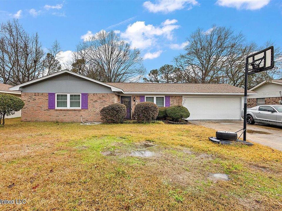 1st image of 4957 Oak Creek Dr