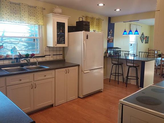 3rd image of 100 N Grady Lane