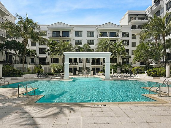 Joya_amenity_pool__2007