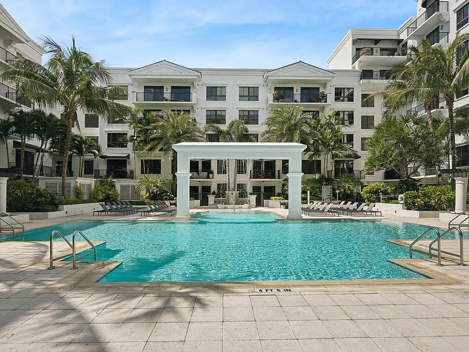 Joya_amenity_pool__2007