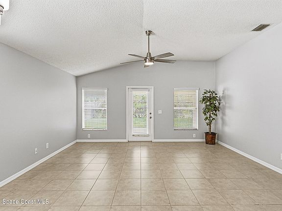 4th image of 3814 La Flor Dr
