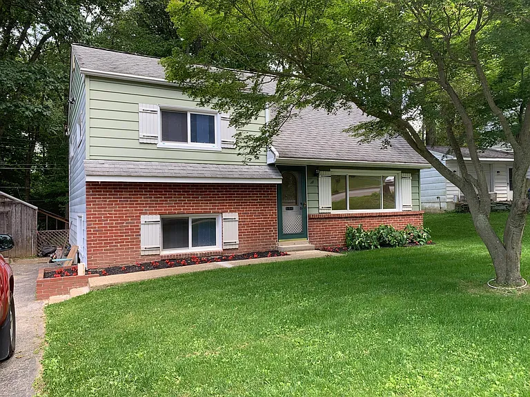 18 Sunset Dr — Photo 1