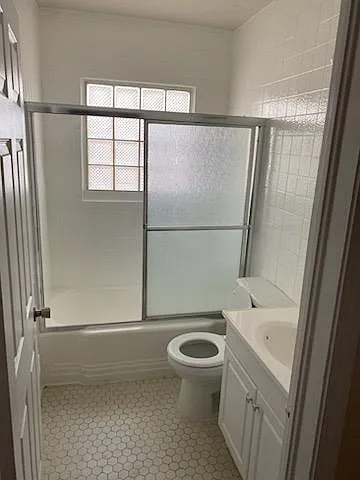 3010 Sacramento Ave — Photo 2
