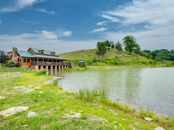 763 Red Bud Ln, Honaker, VA 24260