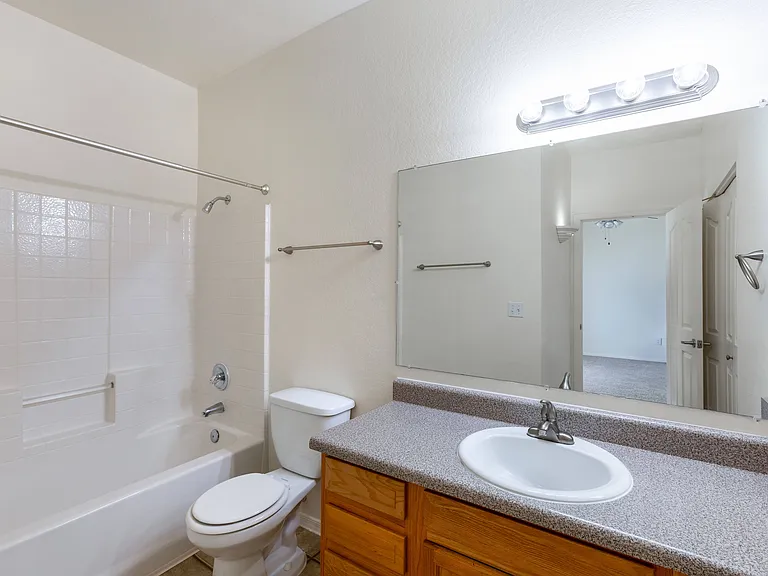 CentrePoint Apartment Homes — Photo 18