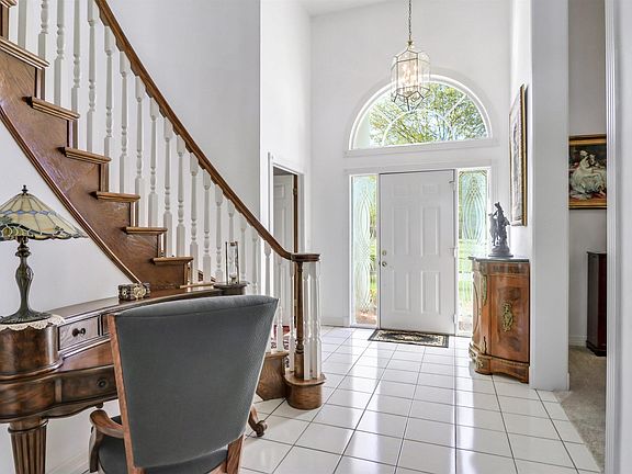4th image of 220 Dogwood Cir