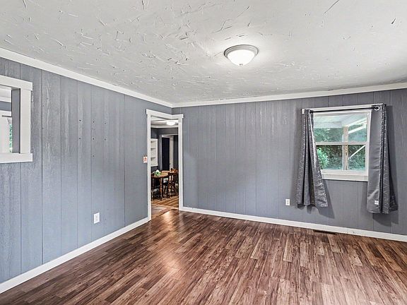 3rd image of 10472 Ravine Rd
