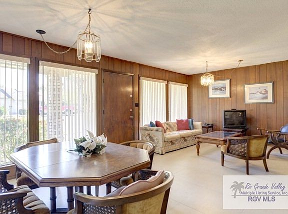 4th image of 24 Saint Andrews Ln