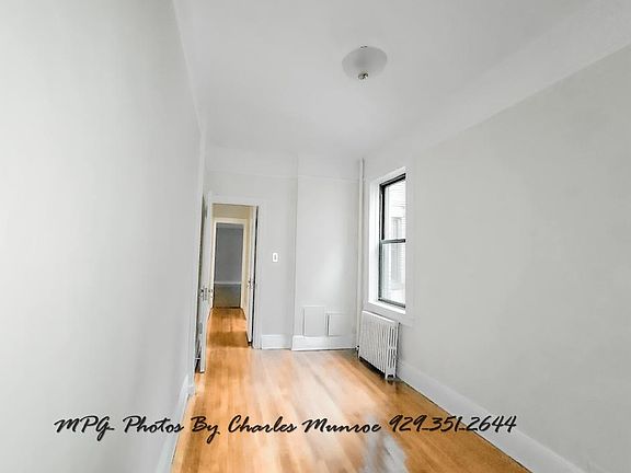 3rd image of 11 E 80th St